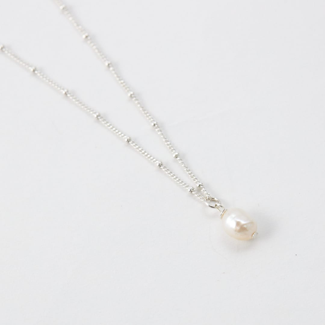 YULI SILVER NECKLACE