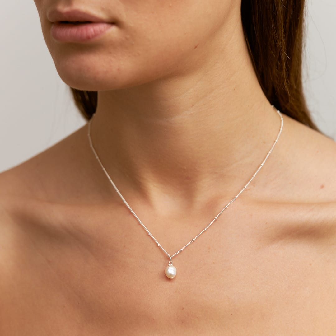 YULI SILVER NECKLACE