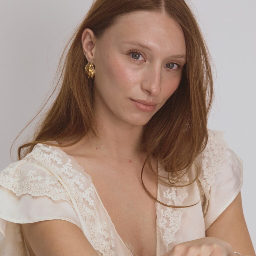 NOFIA GOLD EARRINGS