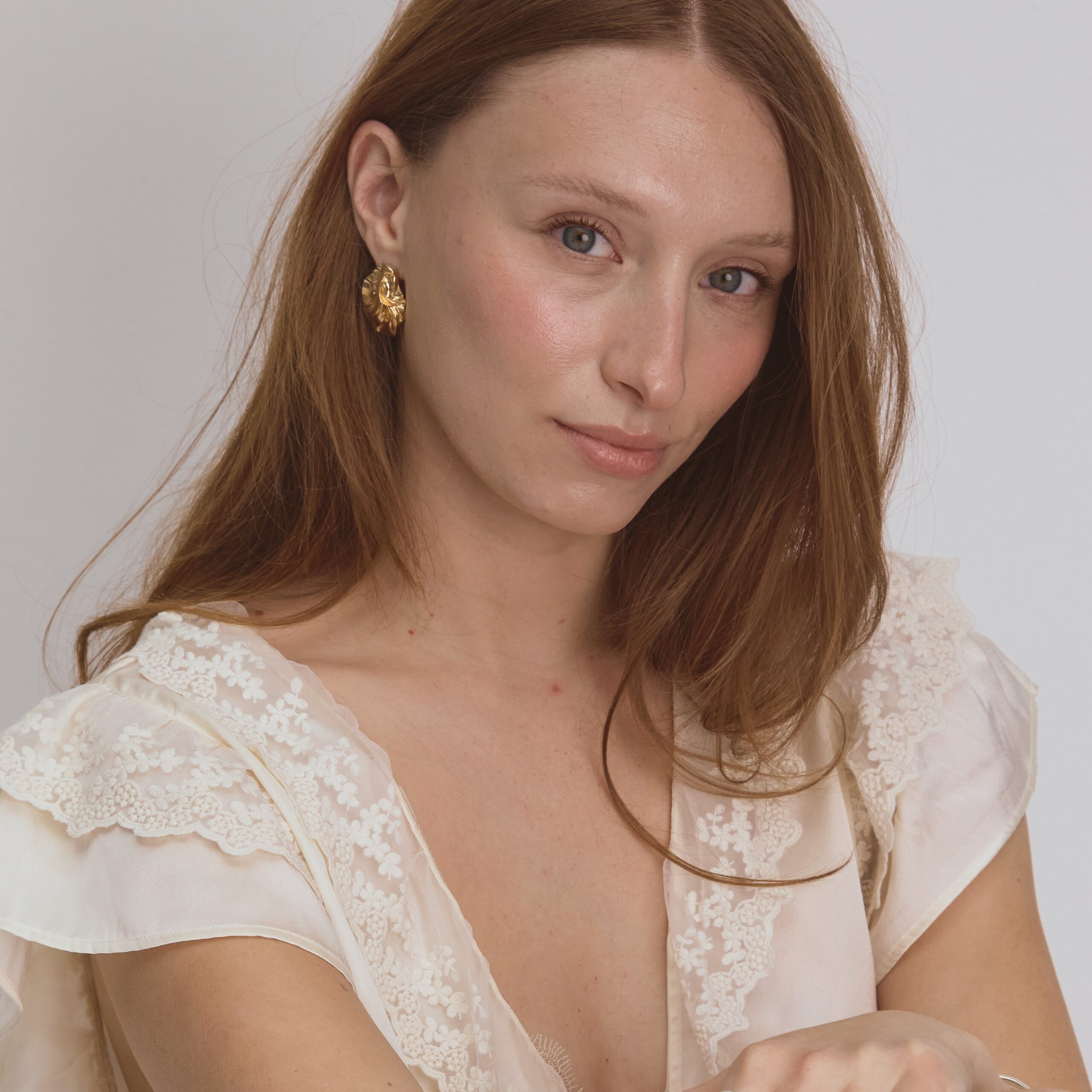 NOFIA GOLD EARRINGS