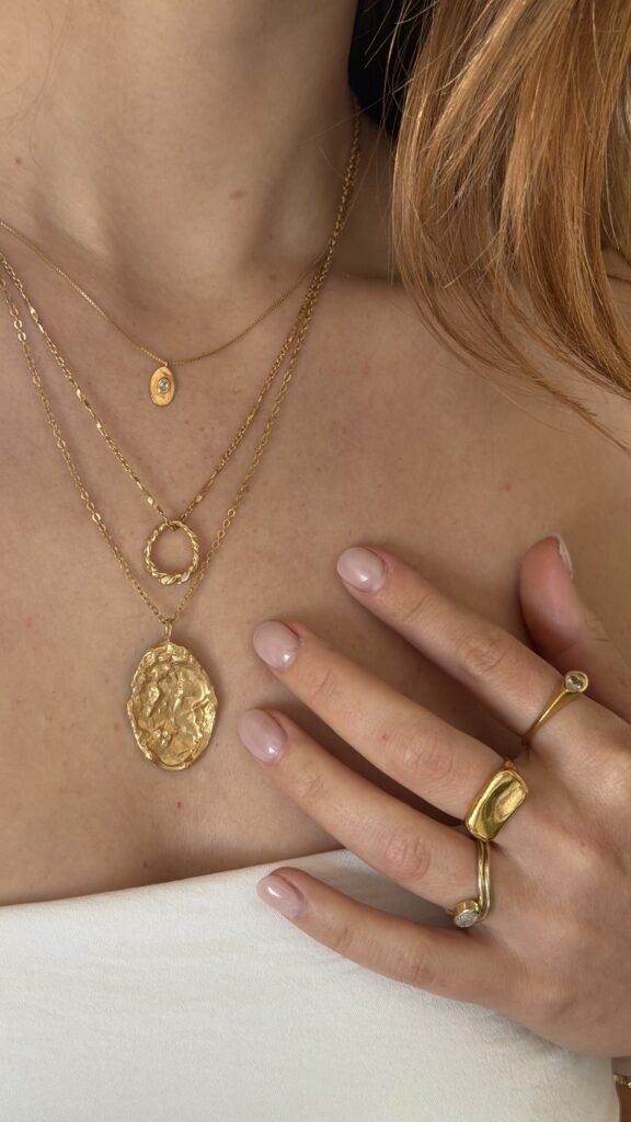 LYA GOLD NECKALCE